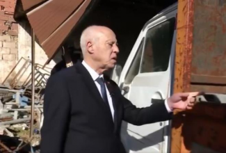 رئيس الجمهورية يعاين وضع الاسطول والمحجوزات بالمستودعين البلديين بباجة و المعقولة