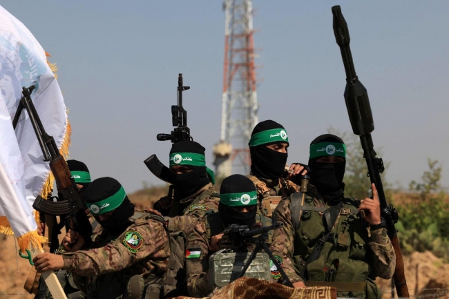 القسـ_ام تعلن استهداف حشود للجيش الإسـ_رائيلي في خــ _ان يونس
