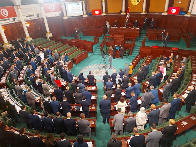 بحضور وزير الدفاع.. البرلمان ينقّح عقوبة فرار العسكريين إلى الخارج