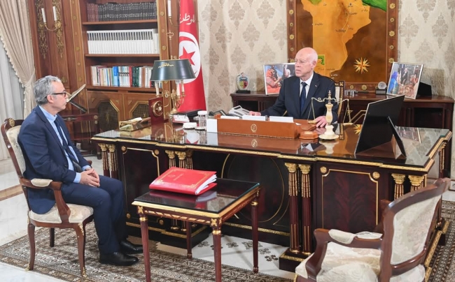 رئيس الدولة يؤكد لدى استقباله وزير الشؤون الاجتماعية إيفاء العمال حقوقهم كاملة سواء في القطاع العام او في القطاع الخاص