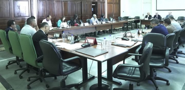 لجنة تنظيم الإدارة بالبرلمان تستمع إلى رئاسة الحكومة حول ملف التدقيق في الانتدابات