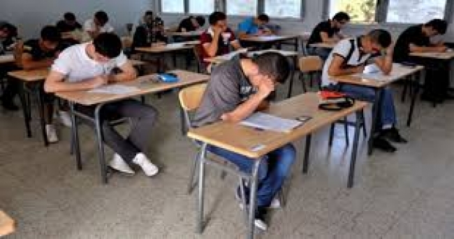 تفكيك شبكة لبيع أدوات إلكترونية للغش في البكالوريا