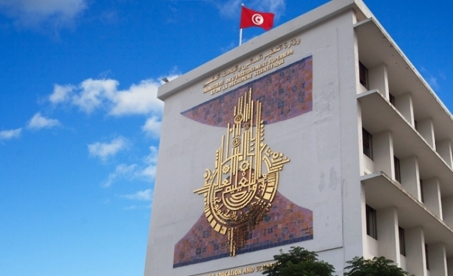 وزارة التعليم العالي تحذر من التعامل مع مكاتب وساطة غير قانونية لمواصلة الدراسة بالخارج