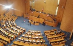 نواب يقترحون قانونا لتحديد سقف ضمانات القروض البنكية