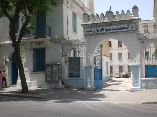إعانات ومنح مدرسية تفوق 200 ألف دينار لتلاميذ العائلات المعوزة ... و هذه التفاصيل 