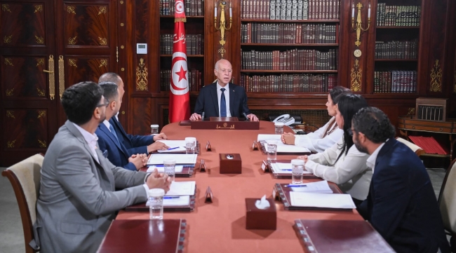 رئيس الجمهورية يجتمع بعدد من أصحاب حاملي شهادة الدكتوراه