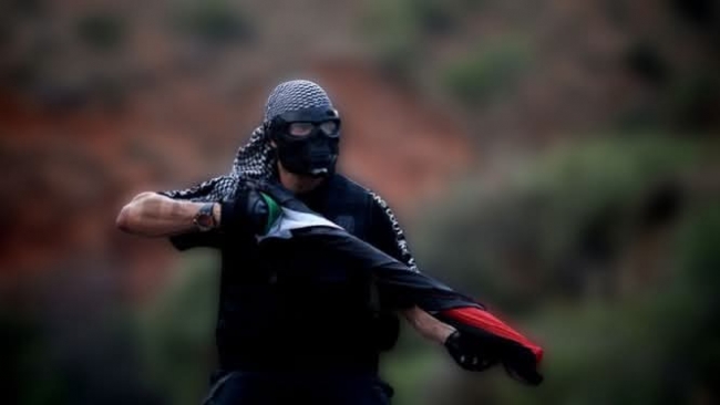 السجن لشاب وجّه سلاحًا ناريًا مزيّفًا نحو دورية أمنية