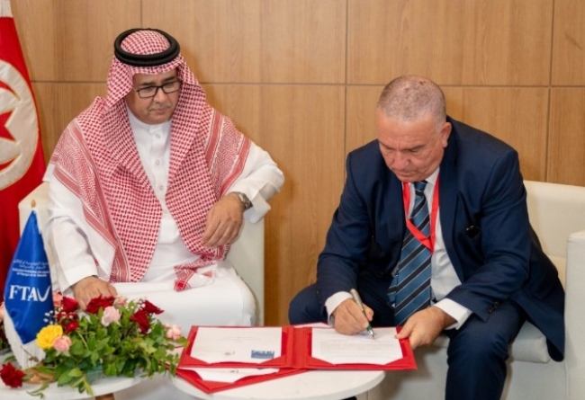 إمضاء مذكرة تفاهم بين جامعة وكالات الأسفار واللجنة الوطنية للعمرة والزيارة بالسعودية