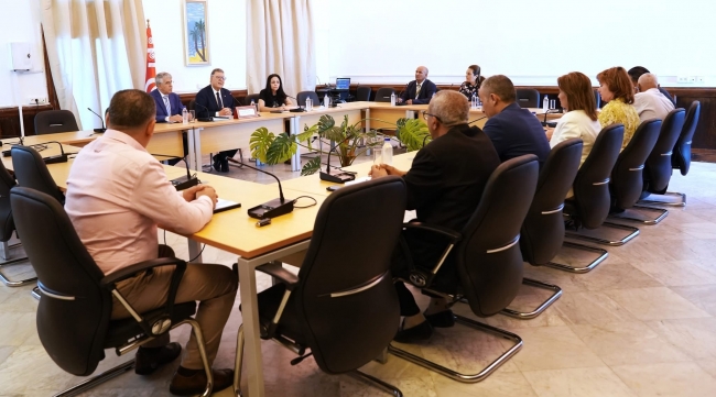 إبراهيم بودربالة يشرف على اجتماع الوفد البرلماني استعدادا للزيارة التي سيؤديها الى الجزائر