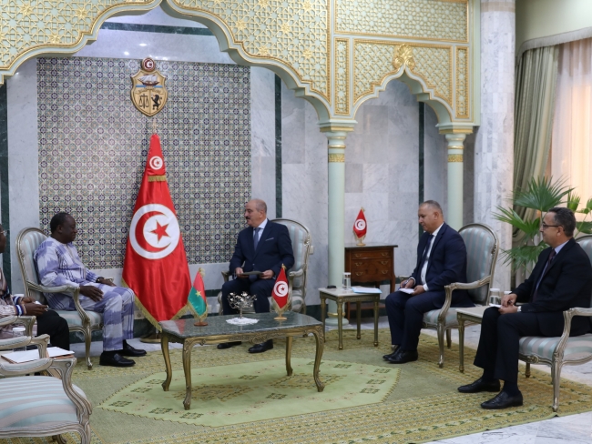 وزير الخارجية يتسلم نسخة من أوراق اعتماد السفير الجديد لبوركينافاسو لدى الجمهورية التونسية