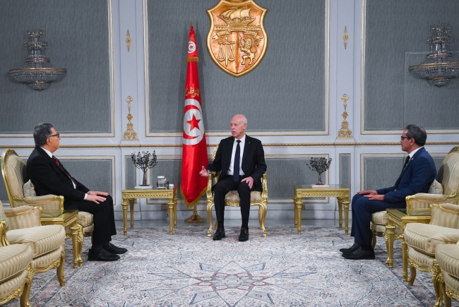 رئيس الدولة يؤكد متابعته المستمرة للأحداث بمدينة قابس، والعمل جارِ بهدف ايجاد حلول عاجلة آنيّة للتلوّث