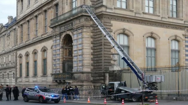 باريس: إيقاف 5 أشخاص مشتبه بهم في سرقة متحف اللوفر