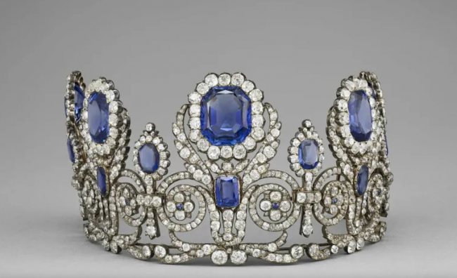 باريس: إيقاف 5 أشخاص مشتبه بهم في سرقة متحف اللوفر