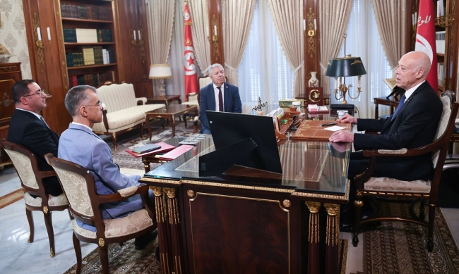  رئيس الجمهورية يشدّد على ضرورة تذليل كلّ الصعوبات بصفة عاجلة أمام الفلاّحين