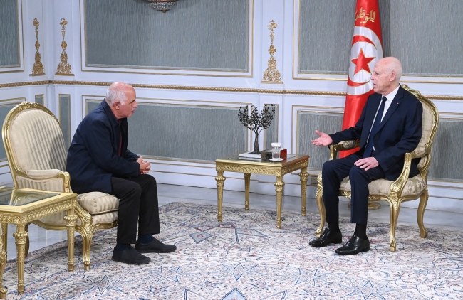 رئيس الجمهوريّة يكلف علي بن حمّود بتشكيل فريق عمل يتولّى إيجاد حلول آنية في قابس و في سائر أنحاء الجمهوريّة