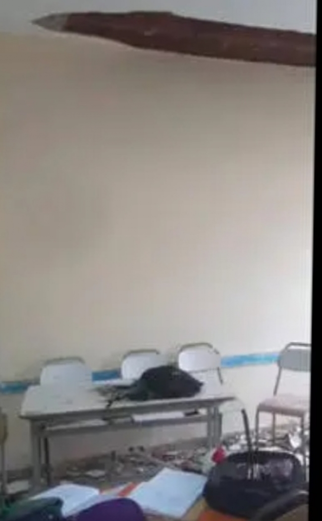 انهيار جزئي لسقف احدى قاعات التدريس بالمعهد الثانوي عبد الحميد الغزواني بفرنانة من ولاية جندوبة