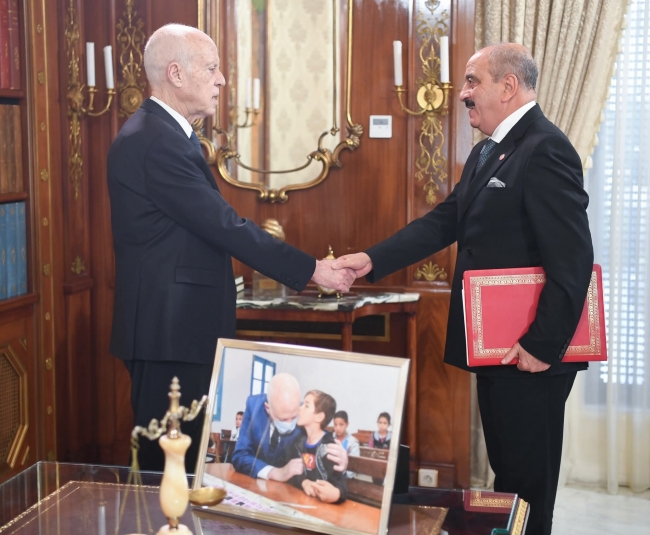 رئيس الجمهورية: لابد من مراجعة عدد من الاتفاقيات التي لم تستفد منها تونس ،وكان لها الأثر الوخيم على اقتصادنا