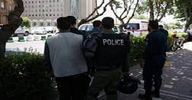 إيران ..الشرطة تعتقل انتحاريا كان يرتدي حزاما ناسفا عند أحد مداخل العاصمة طهران